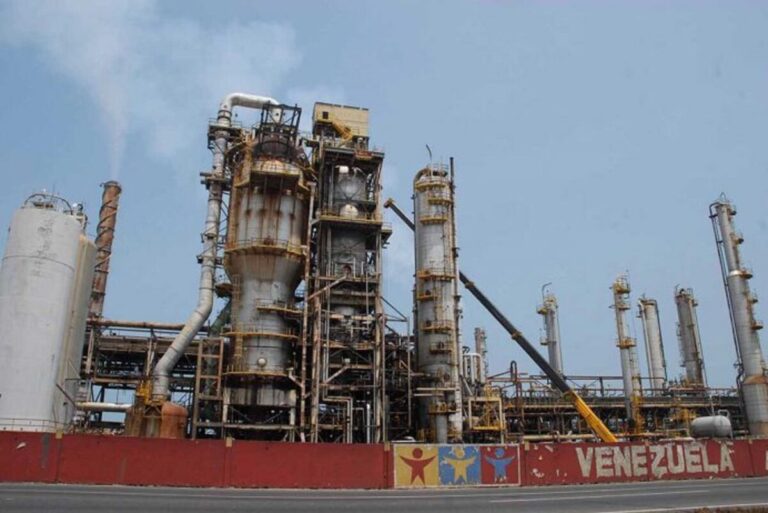 Reservas petroleras venezolanas obsoletas ante el uso de energías alternativas y la ruina de PDVSA