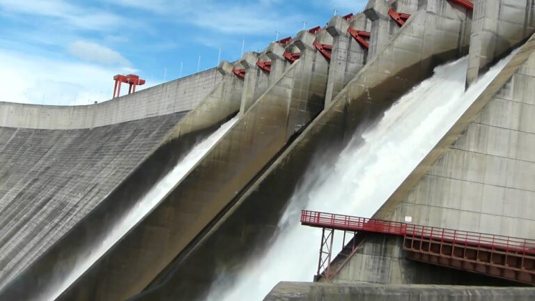 Abren las compuertas de la represa El Guri para controlar el alto nivel del agua (+VIDEOS)