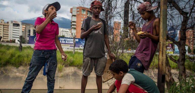 Chamos delincuentes: los niños de la patria Venezuela