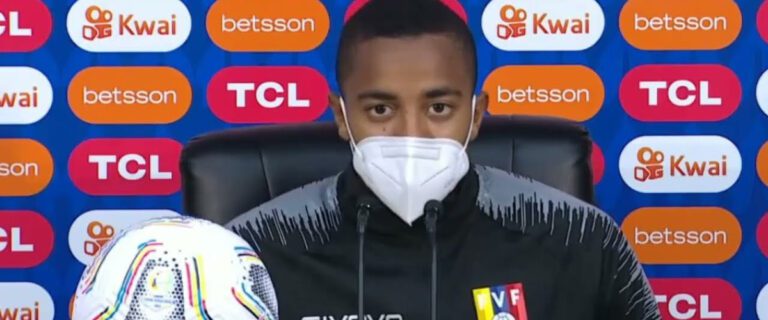 Wuilker Faríñez exculpó a Mikel Villanueva tras su error ante Perú