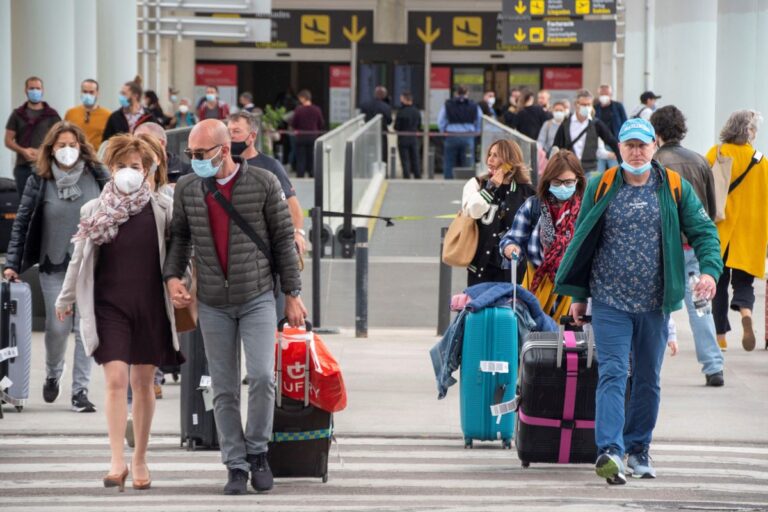 Estados Unidos anunció el fin a las restricciones para viajeros vacunados