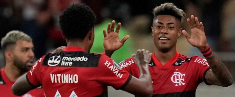 Flamengo venció 2-0 a Barcelona SC en la semi de la Copa Libertadores