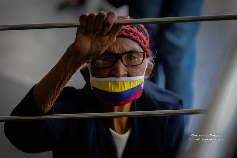 Pensionados y jubilados en Venezuela condenados a la miseria: ¡La pena de llegar a Viejo!