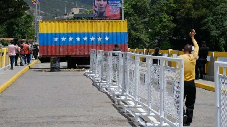 Madurismo pospone apertura de la frontera debido a la «falta de coordinación» con Colombia