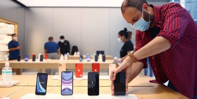Apple dejará de reparar algunos dispositivos y venderá kits para que los usuarios lo hagan