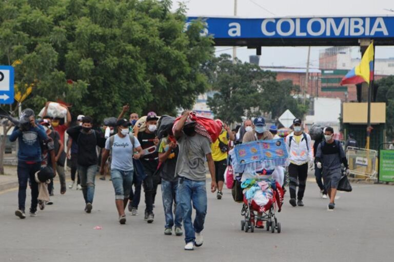 Violencia de grupos armados irregulares en la frontera obliga desplazamiento de venezolanos