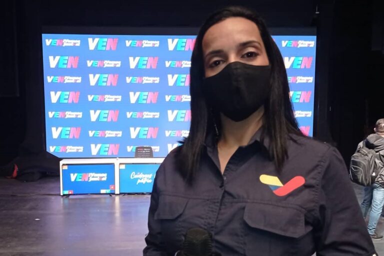 Múltiples críticas se ha llevado la periodista de VTV por invadir una casa privada