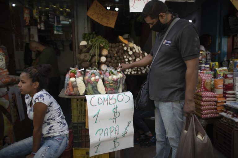 Maduro continúa prometiendo el milagro económico en 2022 de la mano con los emprendedores