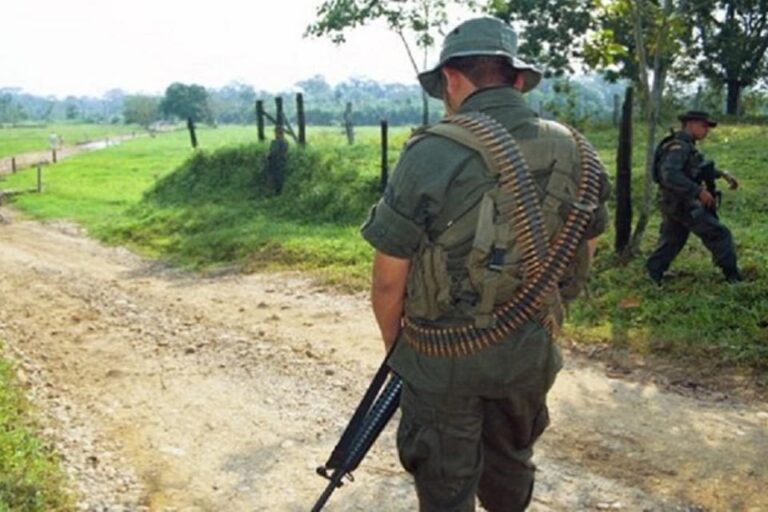 Régimen venezolano moviliza tropas a la frontera de Apure con Colombia