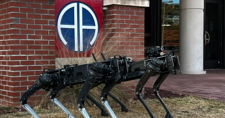 ¡Impresionante! Perros robot vigilarán frontera México y Estados Unidos