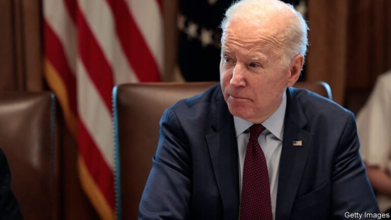 Conversaciones entre EEUU y Maduro: Biden celebra liberación de dos estadounidenses presos en Venezuela