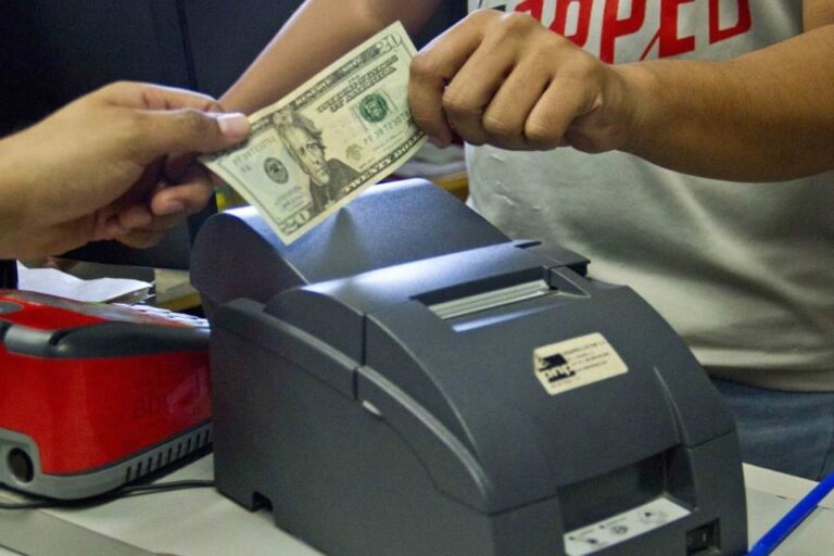 Comerciantes deberán buscar créditos en la banca nacional para comprar máquinas que le permitan cobrar el IGTF