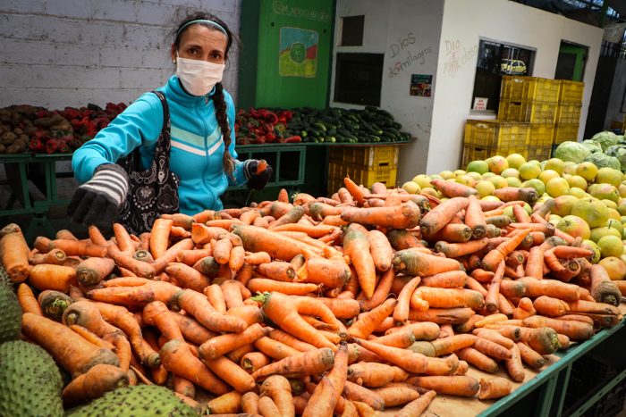 Salario y bonos sólo cubre el 9 % de la canasta alimentaria de los venezolanos