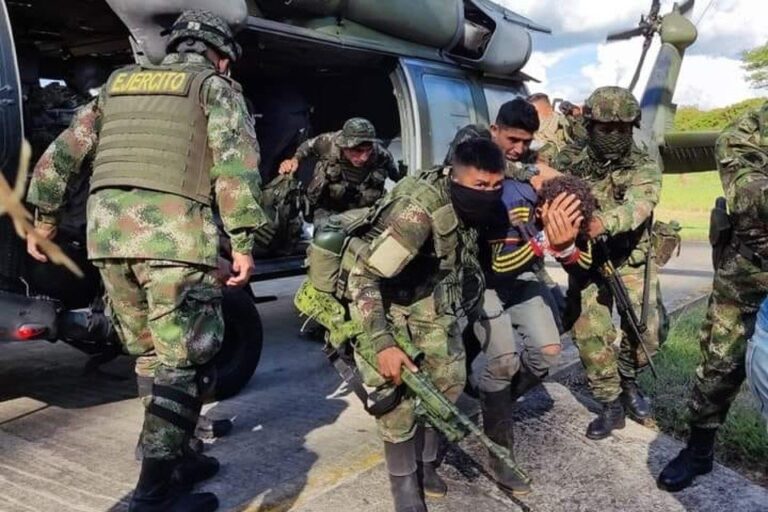 Colombia: Ejercito y disidencia de la FARC enfrentados en Arauca