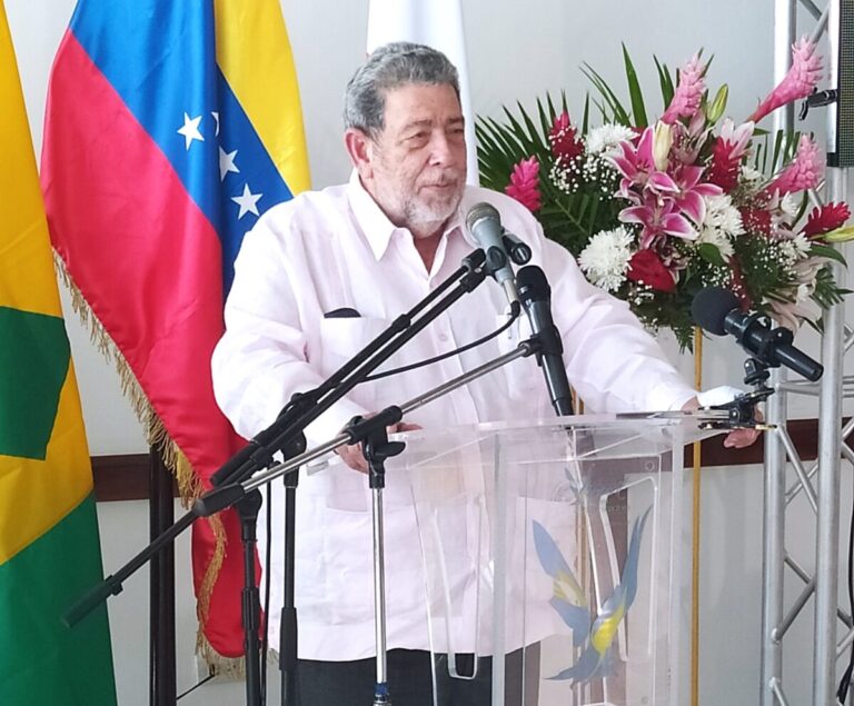 Maduro promete condonar 70 millones de dólares de la deuda de PetroCaribe que tenía San Vicente y las Granadinas