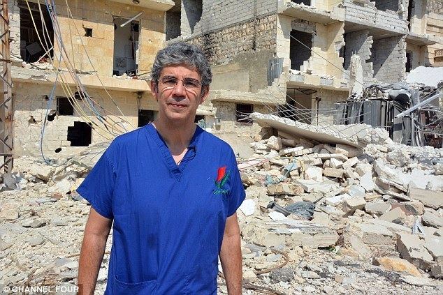 Conozca al cirujano que se convirtió en héroe al ayudar a operar a heridos en Ucrania por videollamadas
