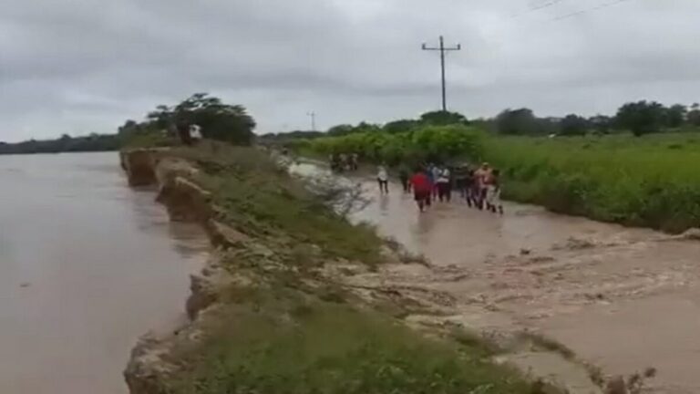 Peligro Inminente: Río Catatumbo rompe dique y avanza a zonas adyacentes al Sur del Lago