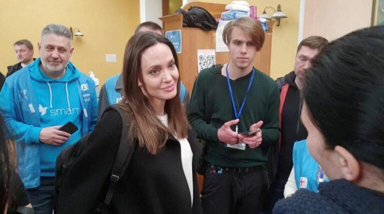 Por alerta de bombardeo Angelina Jolie fue evacuada durante su visita a Ucrania