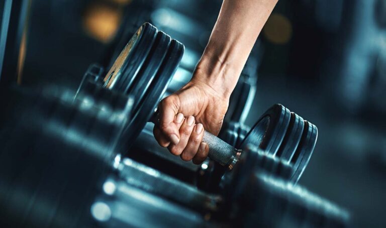 5 beneficios de entrenar con pesas