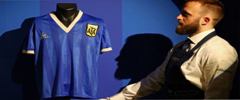 Camiseta de Maradona es subastada por 9,3 millones de dólares